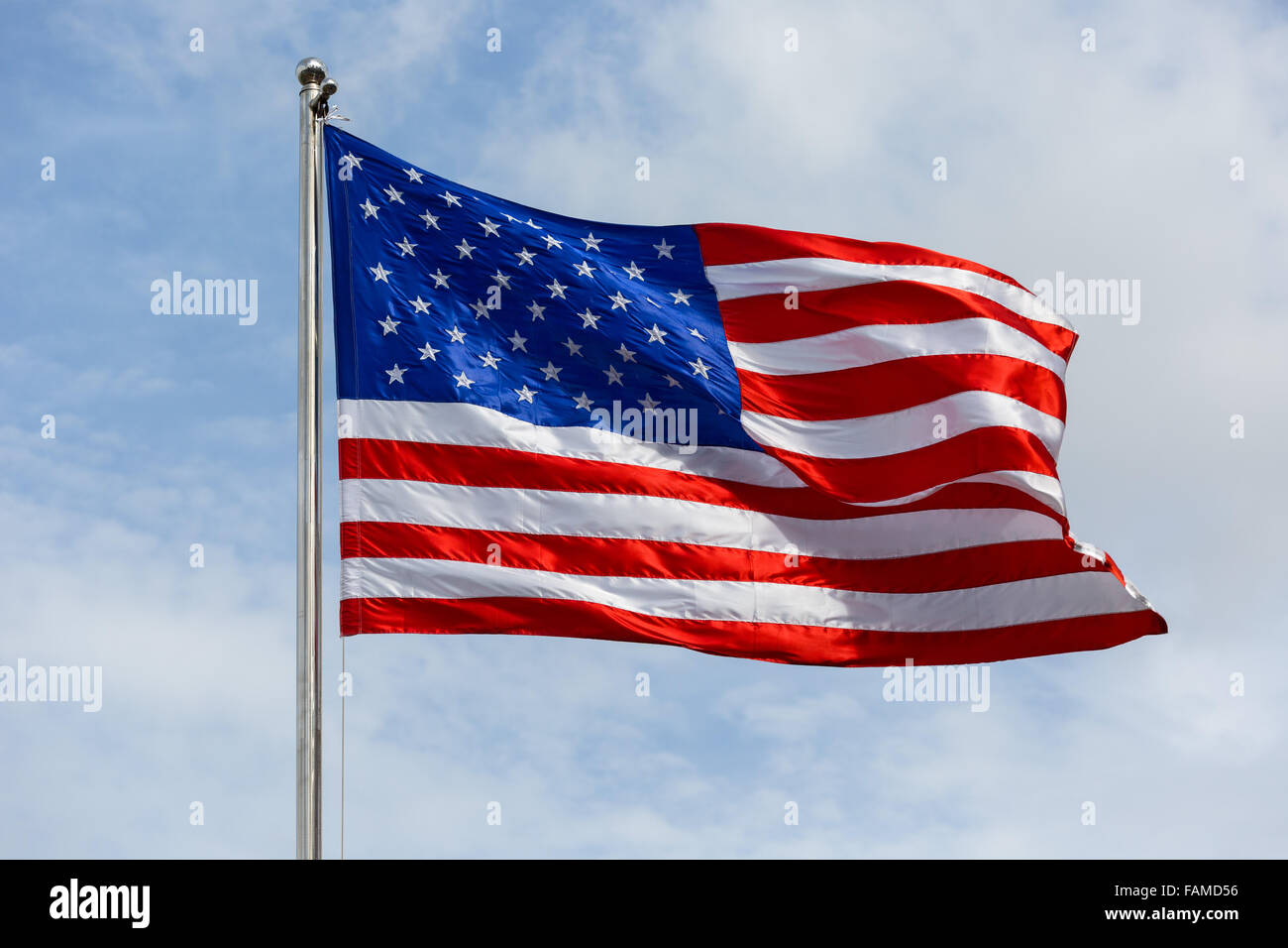 Stars And Stripes, amerikanische Flagge im Wind wehen Stockfoto
