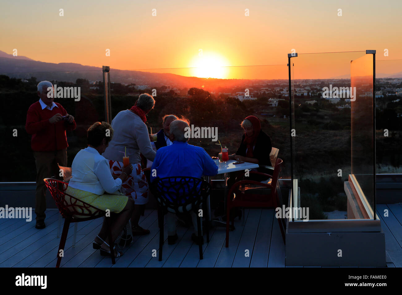 Sonnenuntergang, Insel Kos, Dodekanes-Gruppe von Inseln, Süd Ägäis, Kos-Stadt, Hotel Kipriotis Panorama, Red Loft Bar auf dem Dach, Stockfoto