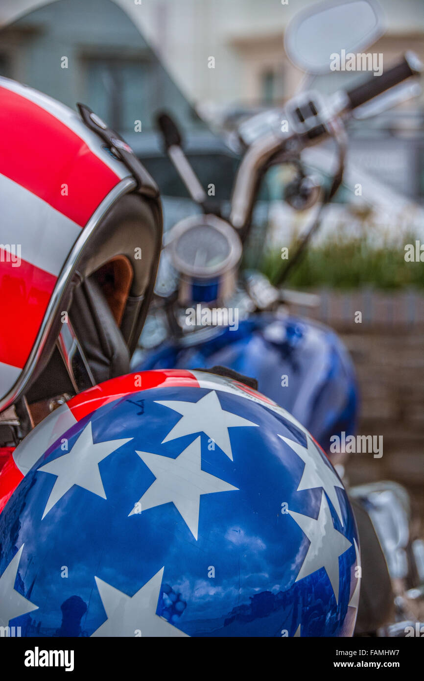 Ein paar der Motorradhelme sporting eine Sternen und Streifen-design Stockfoto