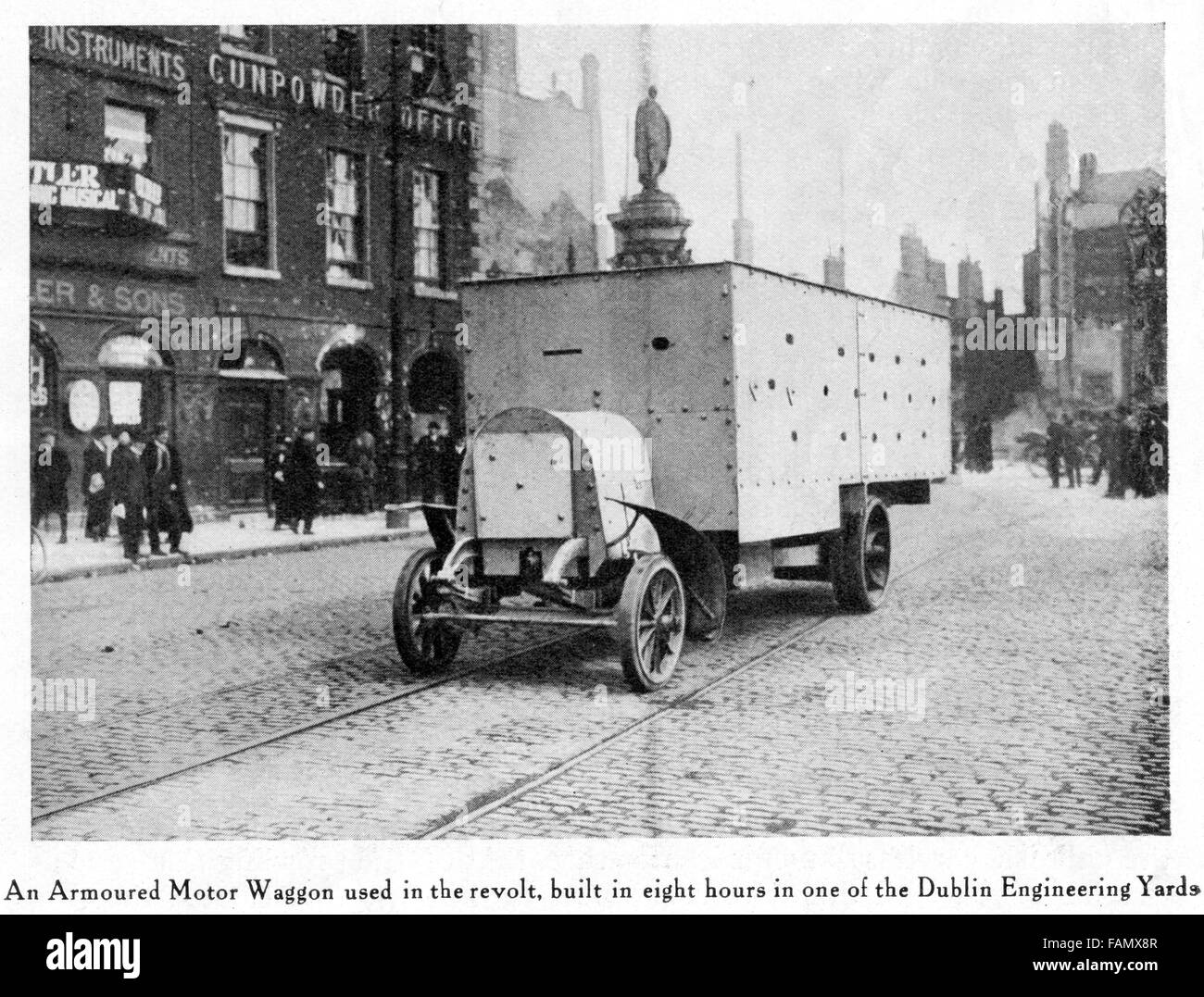 Gepanzerte Auto, Osteraufstand 1916 Foto von einem gepanzerten Wagen auf der Dublin Straße schnell gebaut, von der britischen Armee in ihrem Kampf gegen die Republikaner Stockfoto