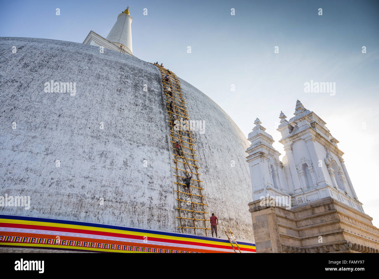 Ruwanweliseya, Maha Thupa, oder große Stupa, UNESCO-Weltkulturerbe, Anuradhapura, Sri Lanka, Asien-UNESCO Weltkulturerbe Stockfoto