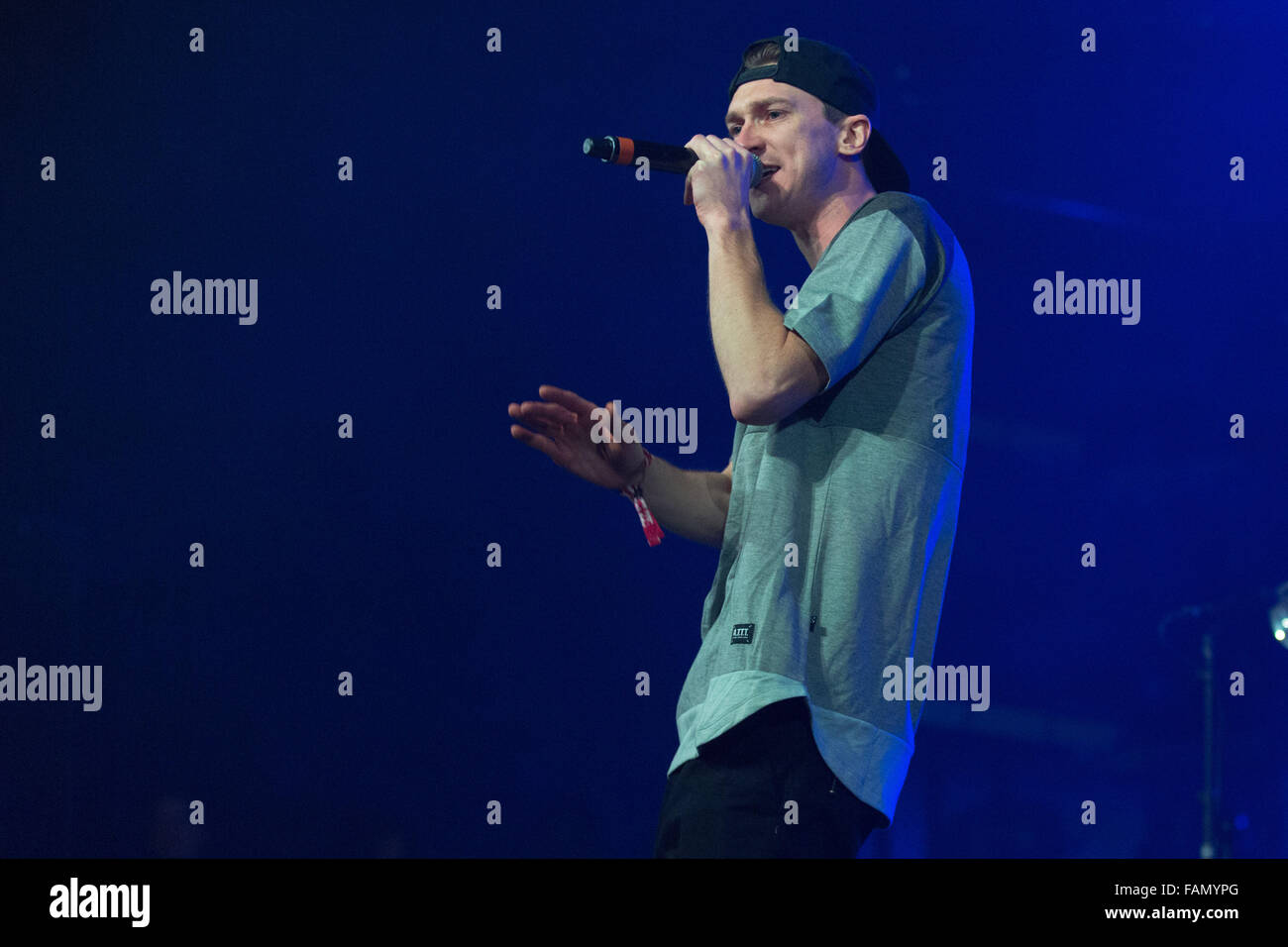 Rosemont, Illinois, USA. 30. Dezember 2015. Chicago Rapper PROBCAUSE während der Reaktion New Years Eve Show im Donald E. Stephens Convention Center in Rosemont, Illinois tritt © Daniel DeSlover/ZUMA Draht/Alamy Live News Stockfoto