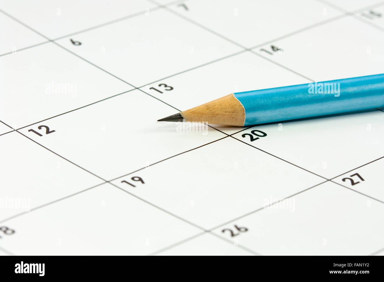 einen Kalender und einen spitzen Bleistift Stockfoto