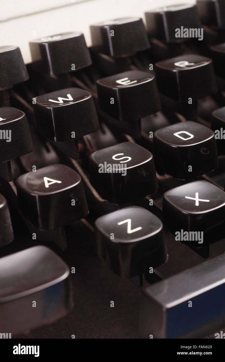 Antike Schreibmaschine, Fokus auf Tasten (Tiefenschärfe) Stockfoto