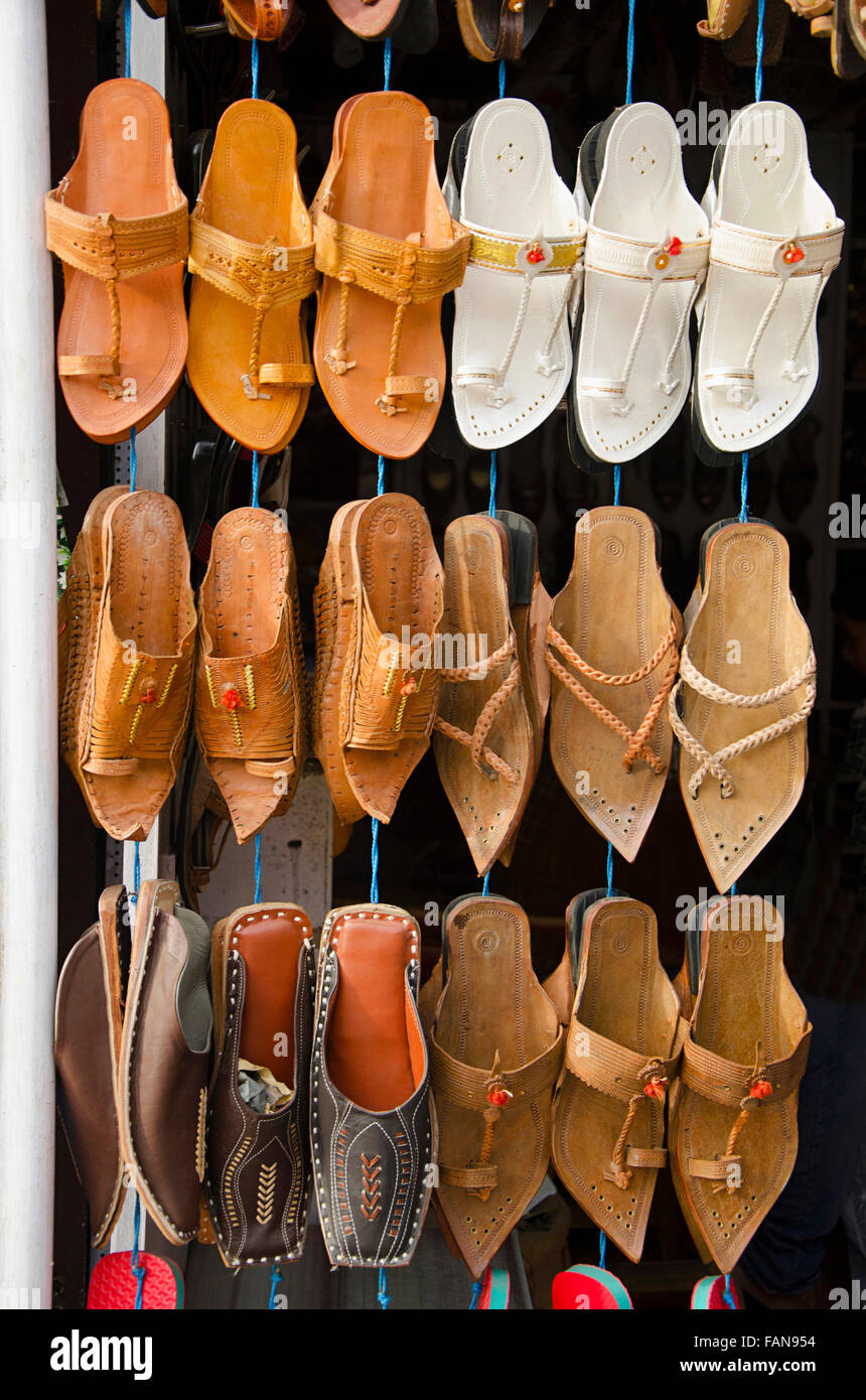 Kolhapuri Chappal oder Sandalen oder Hausschuhe, Kolhapur, Maharashtra, Indien Stockfoto