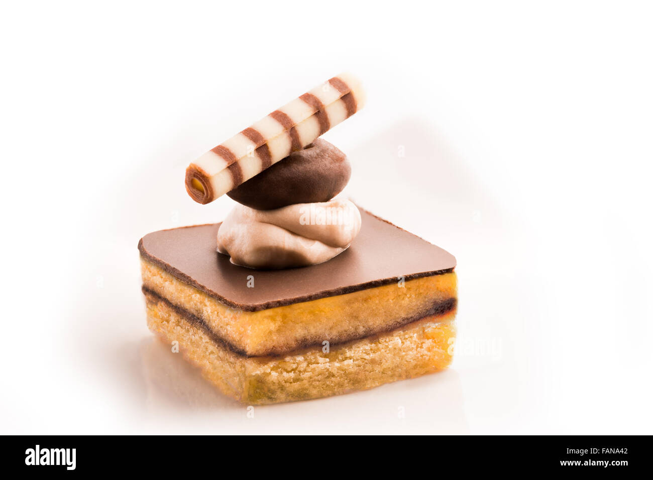 Keks mit üppiger Dekoration, Schokolade, Sahne, Buttercreme, Kuchen ...