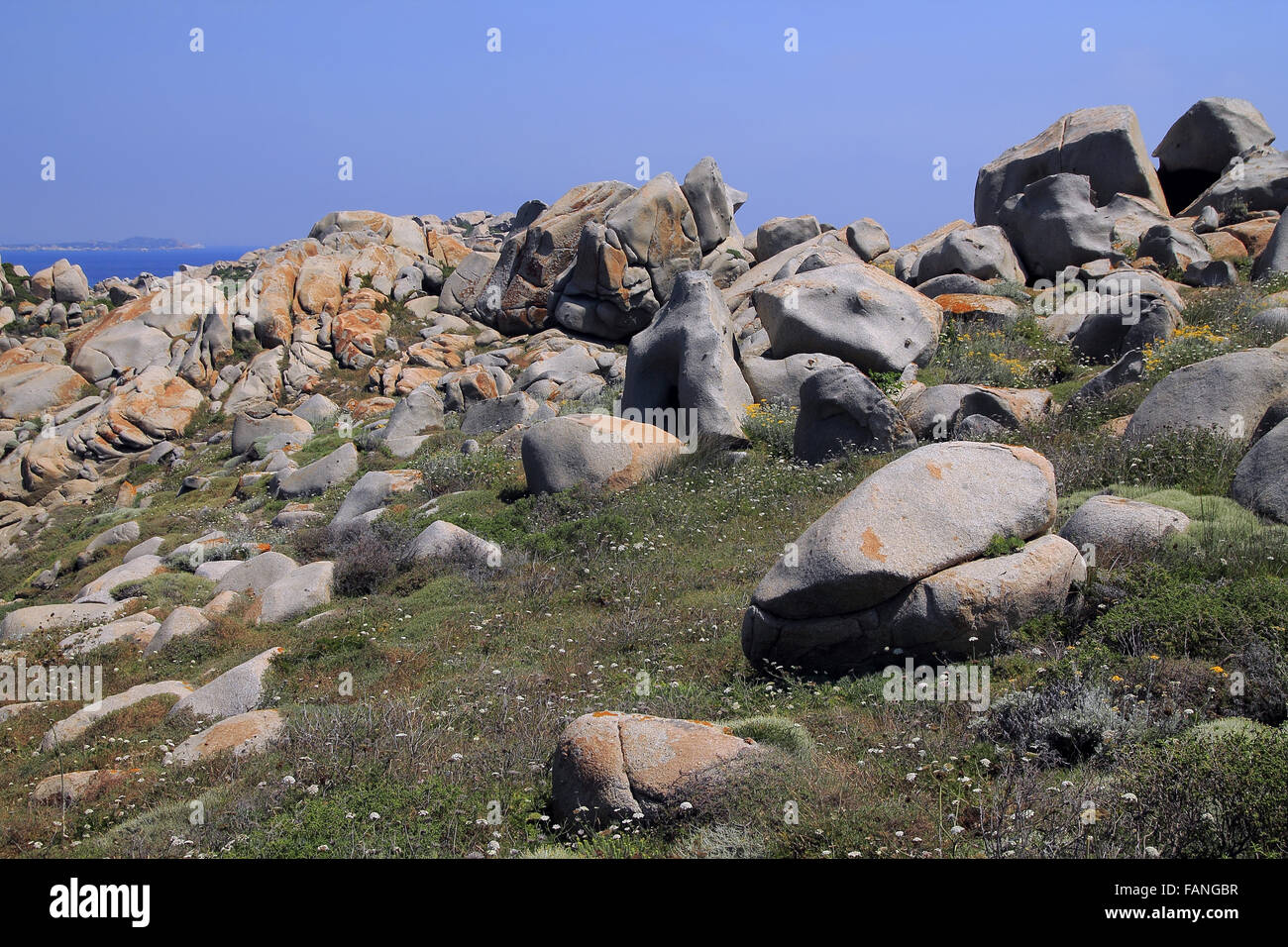 Granitfelsen auf der Insel Lavezzi, Corsica. Stockfoto