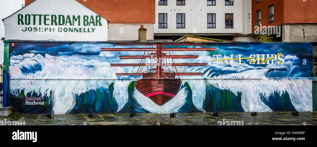 Große Schiffe Wandbild auf Seite der ehemaligen Rotterdam Bar in Belfast Stockfoto