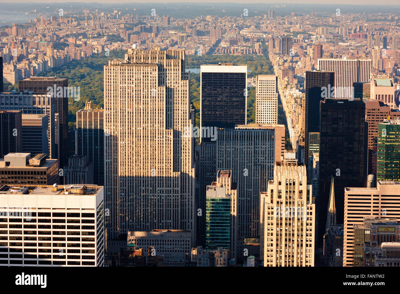 Luftaufnahme von Manhattans Wolkenkratzern nahe Central Park: Midtown Manhattan Upper East Side, Upper West. New York City Stockfoto