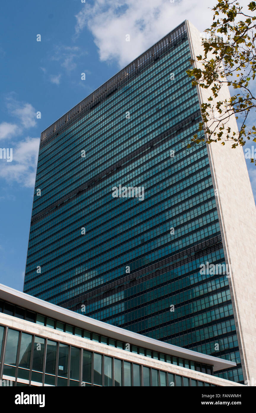 NEW YORK, Gebäude der Vereinten Nationen im unteren Midtown. Zwischen der 42. und 48th Street an der 1st Avenue. (Geführte Stockfoto
