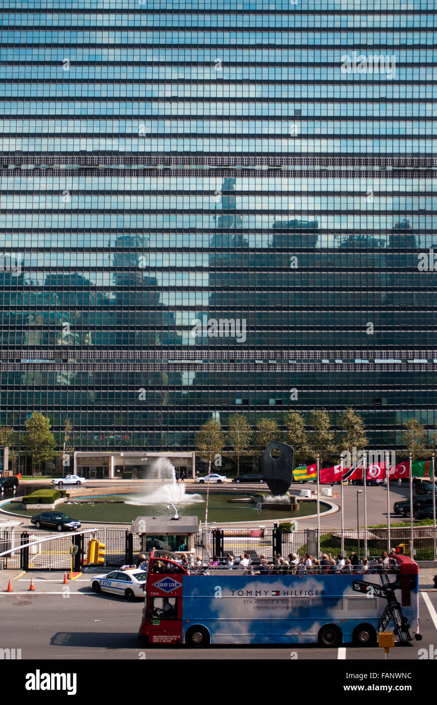 NEW YORK, Gebäude der Vereinten Nationen im unteren Midtown. Zwischen der 42. und 48th Street an der 1st Avenue. (Geführte Stockfoto