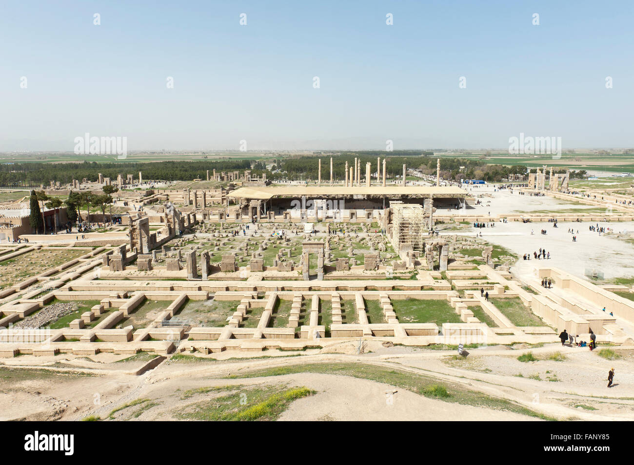 Ansicht der alten persischen Stadt, im Vordergrund die hundert Säulensaal, Persepolis, UNESCO-Weltkulturerbe Stockfoto Ansicht der alten persischen Stadt, im Vordergrund die hundert Säulensaal, Persepolis, UNESCO-Weltkulturerbe Stockfoto