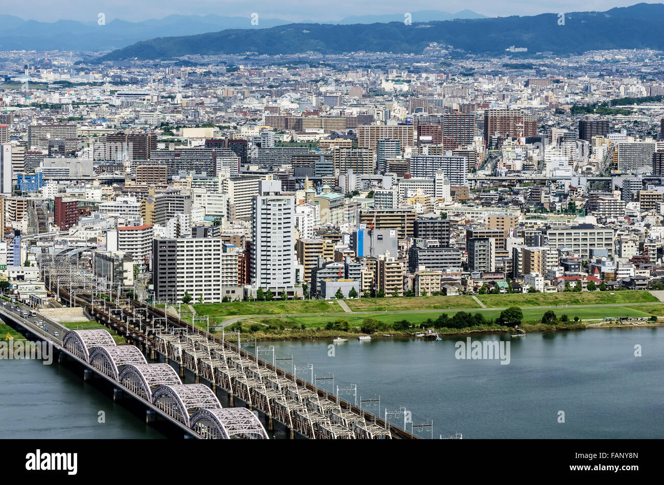 Blick auf Büro- und Wohngebäude von Kita-Ku, Osaka, Japan Stockfoto