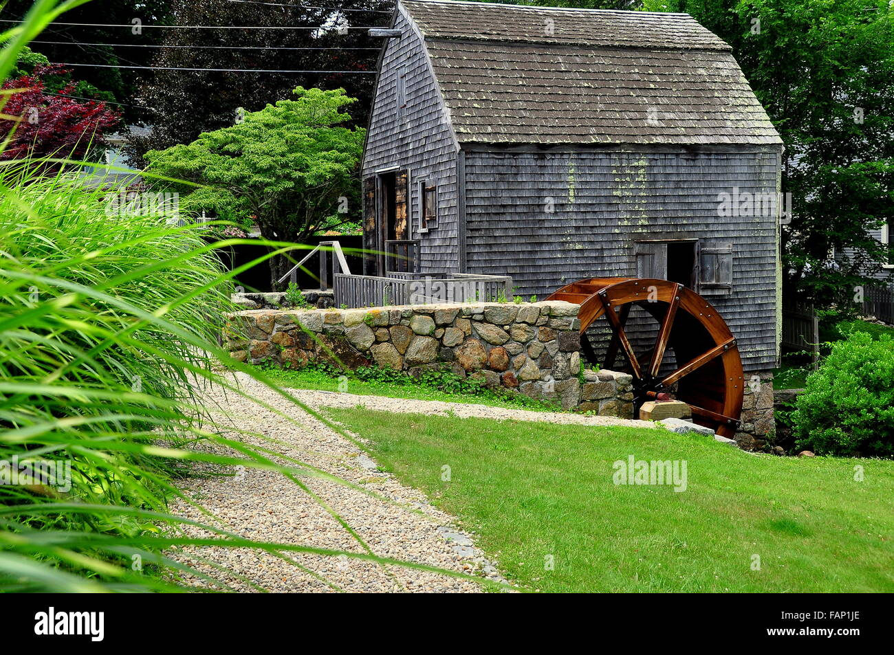 Sandwich, Massachusetts: 1637 Dexter Grist Mill und Wasserrad Stockfoto