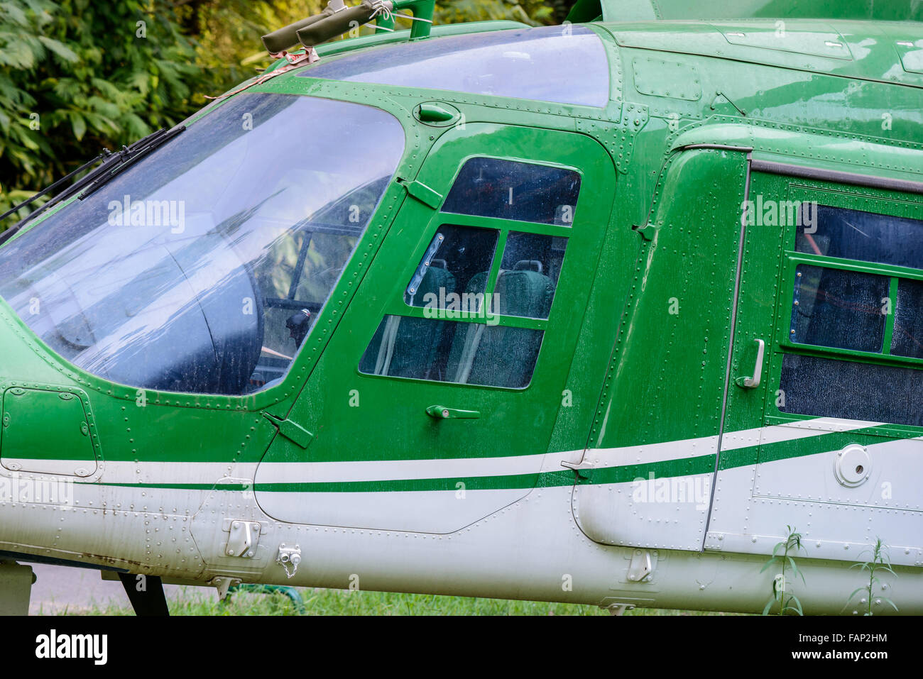 ein Elicopter vom italienischen Flot stillgelegte in einem Garten in Rom Stockfoto