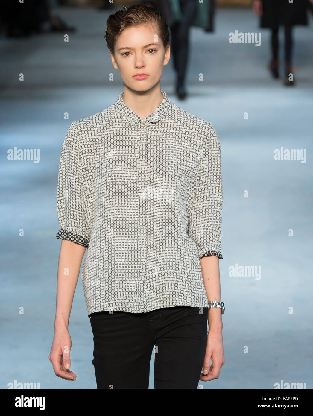 New York, NY - 17. Februar 2015: Avery Blanchard führt die Piste zur  Generalprobe für Fashion-Show von Diesel Black Gold Herbst 2016  Stockfotografie - Alamy