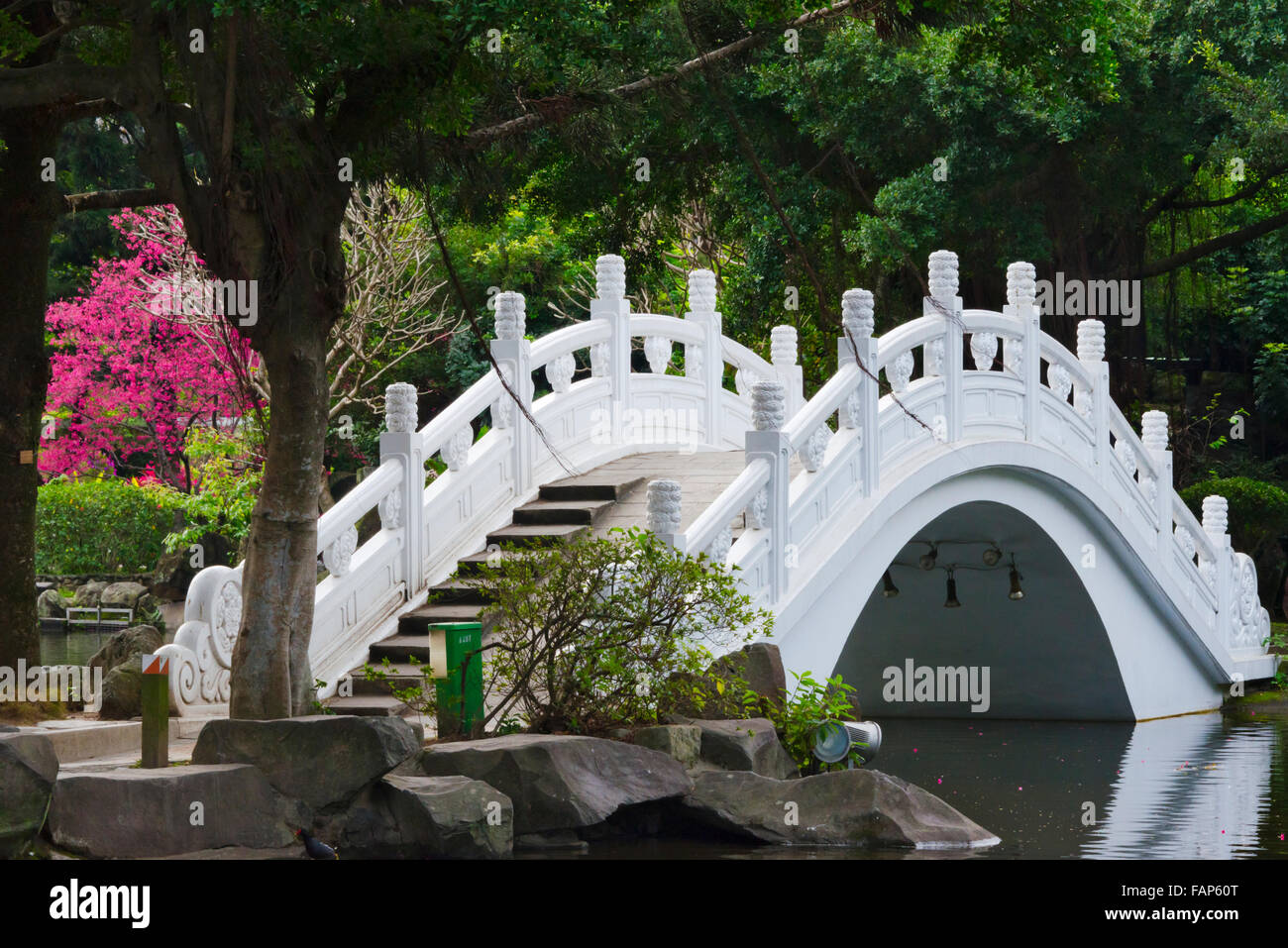 Brücke in Liberty Square (auch Freiheitsplatz) Garten, Taipei, Taiwan Stockfoto
