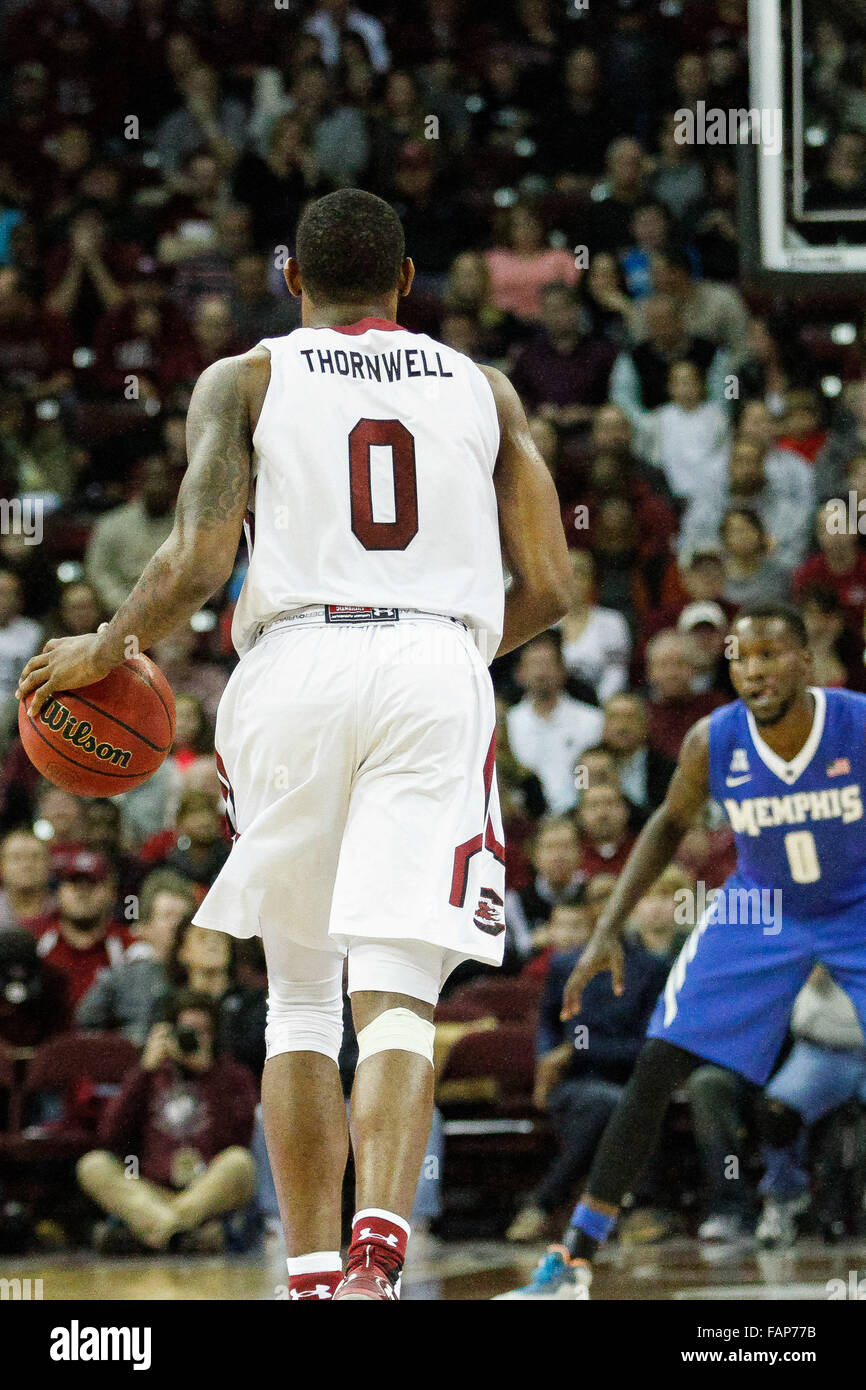 Columbia, SC, USA. 2. Januar 2016. Sindarius Thornwell (0) von der South Carolina Gamecocks dribbelt sich Gericht in der NCAA Basketball-Match-Up zwischen die Memphis Tigers und die South Carolina Gamecocks im kolonialen Leben Arena in Columbia, SC Scott Kinser/CSM/Alamy Live News Stockfoto