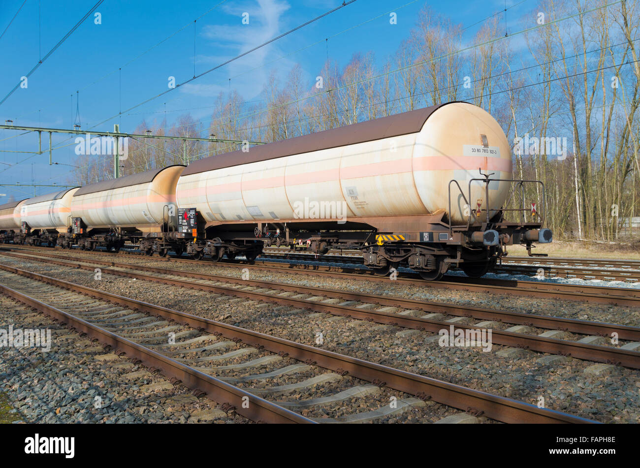 Zug-Waggon für Flüssigkeiten wie Benzin oder Öl Stockfoto