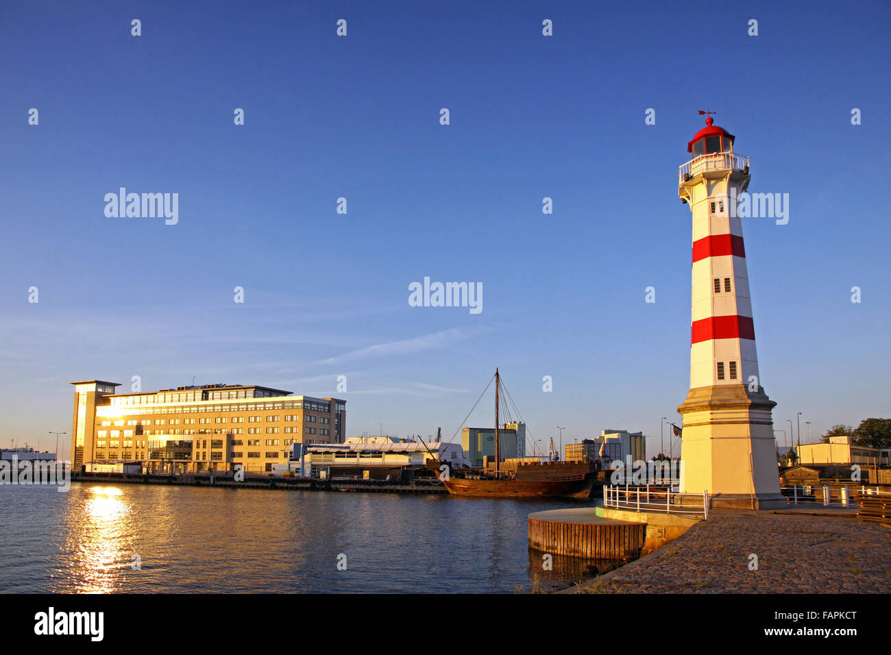 Alter Leuchtturm in Oresund Straße, Malmö Stadthafen, Schweden Stockfoto