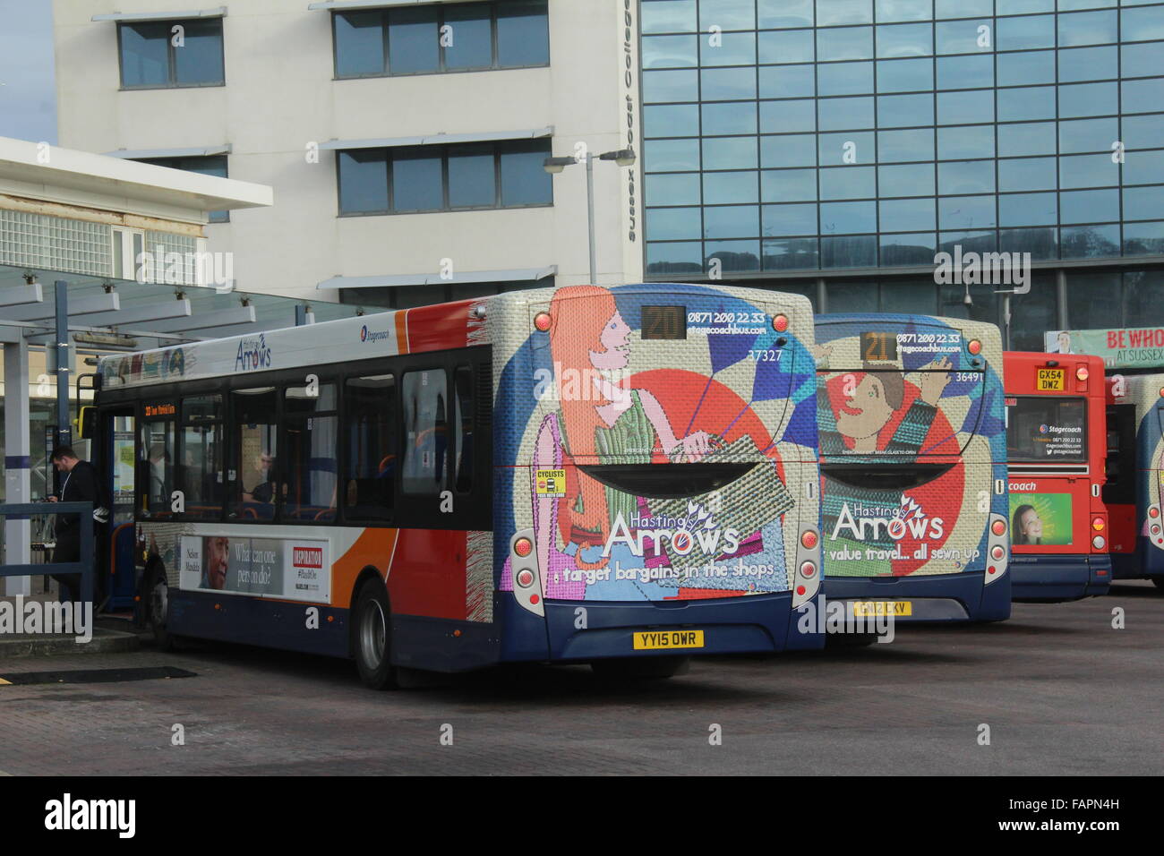NEUE ALEXANDER DENNIS ENVIRO 200 BUS IN HASTINGS MIT POSTKUTSCHE Stockfoto