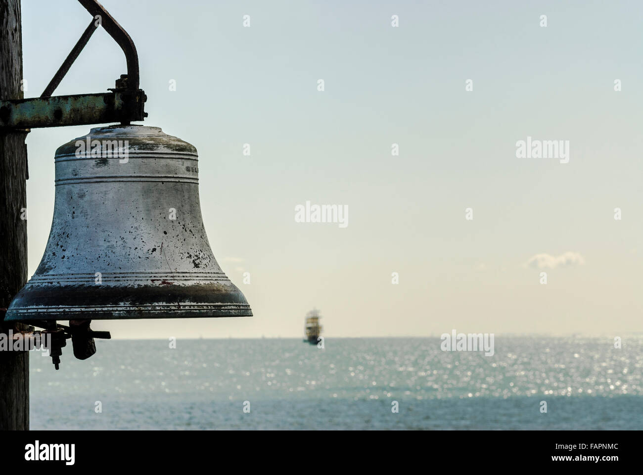 Warnung Glocke am Ende des Southend auf Meer Pier. Stockfoto