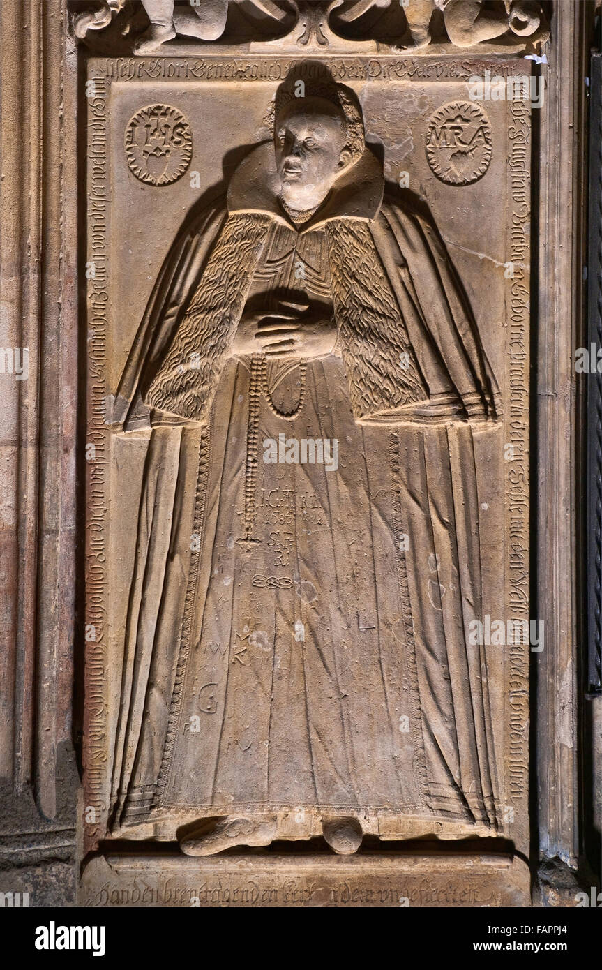 Grabstein, Begräbnisbild, am Eingang zur Kathedrale des heiligen Johannes des Täufers in Ostrów Tumski in Breslau, Niederschlesien, Polen Stockfoto