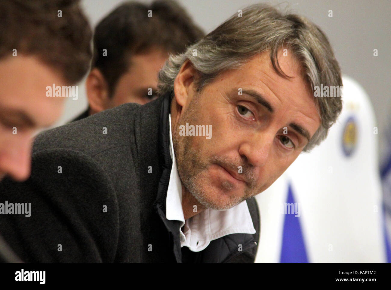 Kiew, UKRAINE - März 9: FC Manchester City-Trainer Roberto Mancini besucht eine Pressekonferenz vor der UEFA Europa League Spiel ag Stockfoto