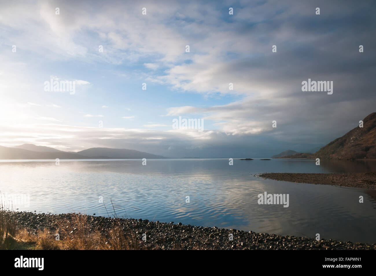 Blick von Sallachan Punkt, Ardgour, Schottland Loch Linnhe in der Wintersonne Stockfoto