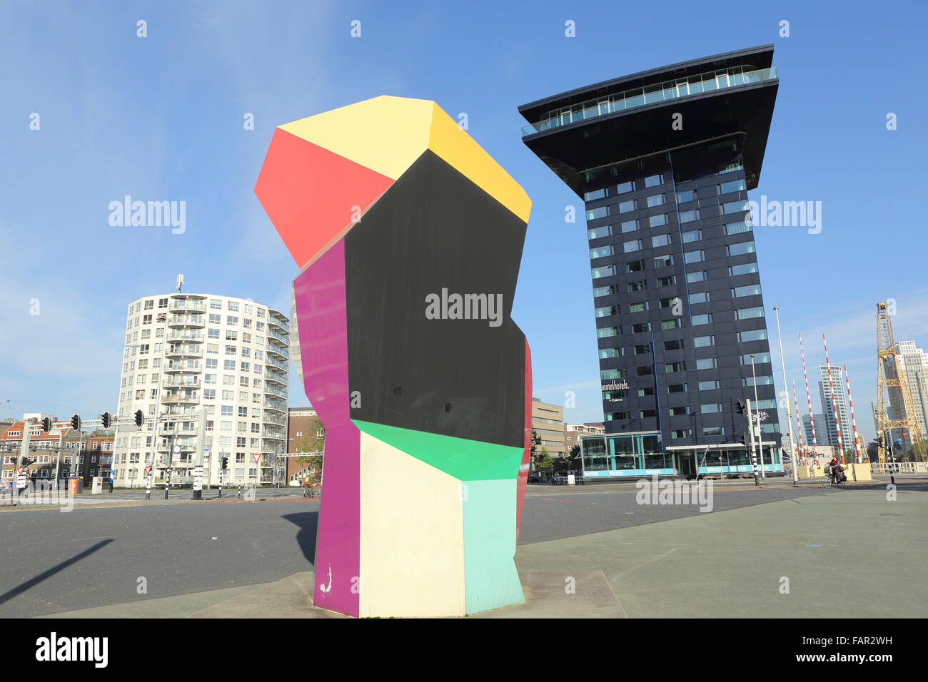 Marathon, berechtigt eine öffentliche Skulptur des niederländischen Künstlers Henk Visch in Rotterdam, Niederlande. Die Skulptur steht in der Nähe der In Stockfoto Marathon, berechtigt eine öffentliche Skulptur des niederländischen Künstlers Henk Visch in Rotterdam, Niederlande. Die Skulptur steht in der Nähe der In Stockfoto