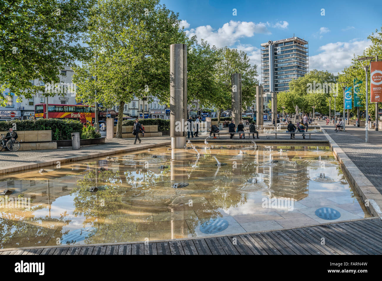 Promenade im schwimmenden Hafen von Bristol, Somerset, England, Vereinigtes Königreich Zentrum Stockfoto