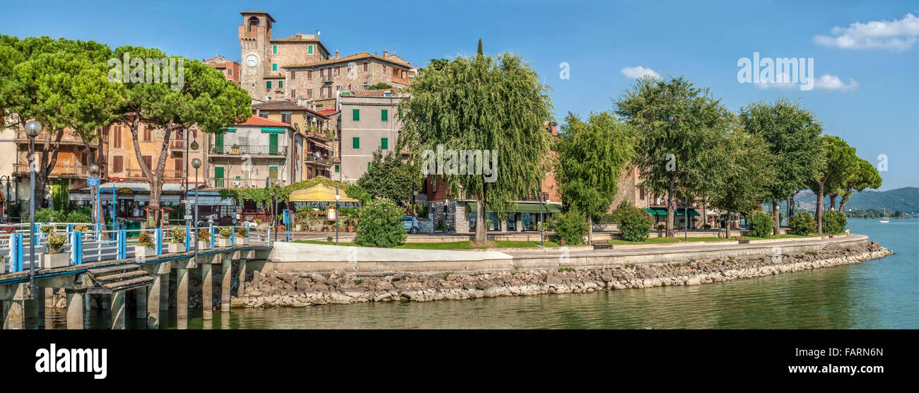 Seeufer und Pier von Passignano sul Trasimeno, Umbrien, Italien Stockfoto