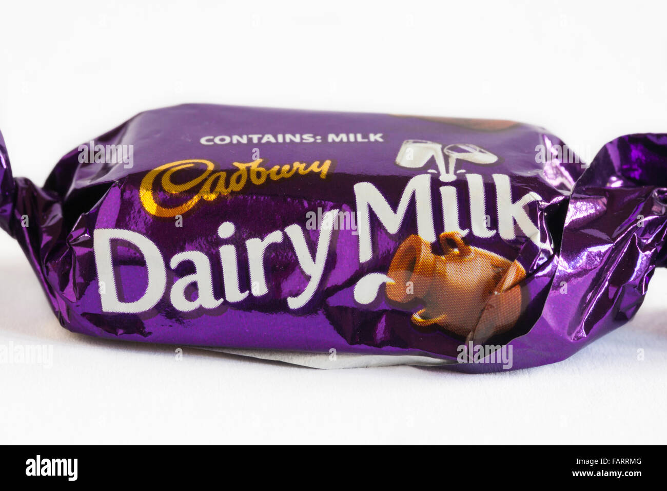 Cadbury Dairy Milk Schokolade aus Paket Helden setzen auf weißem