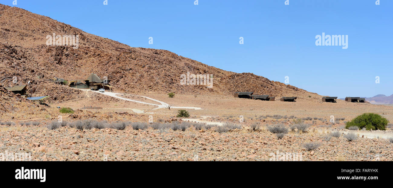 Panoramablick über Desert Homestead Außenposten in der Nähe von Sesriem, Namibia Stockfoto