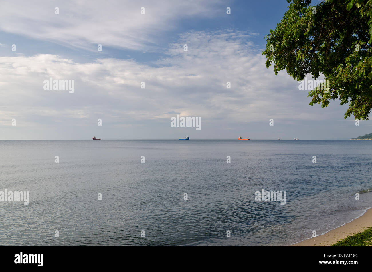 Strahlende Meer Strand Sonnenaufgang in Varna, Bulgarien Stockfoto
