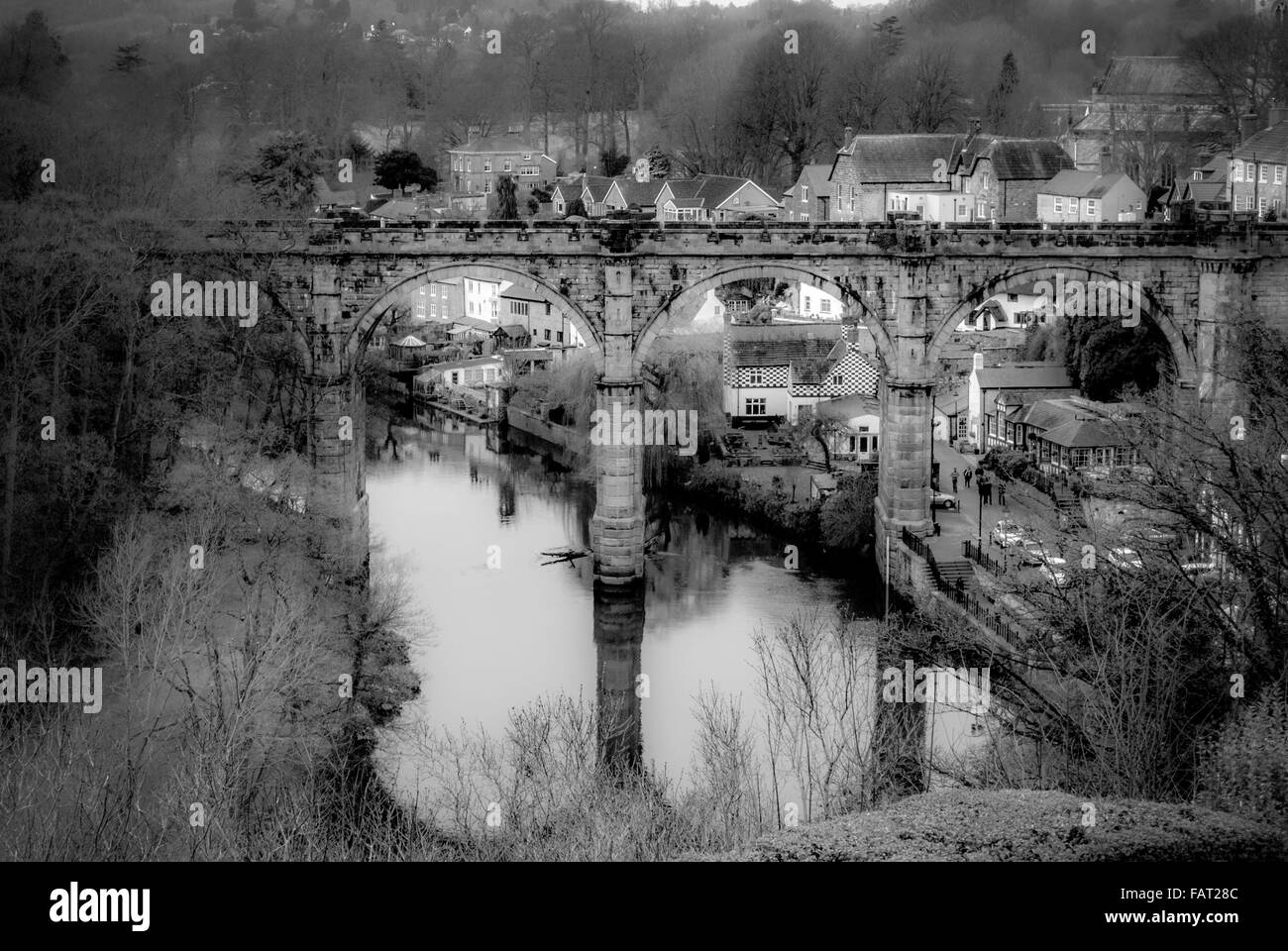 Stein-Viadukt über den Fluss Nidd in Knaresborough, North Yorkshire. Stockfoto