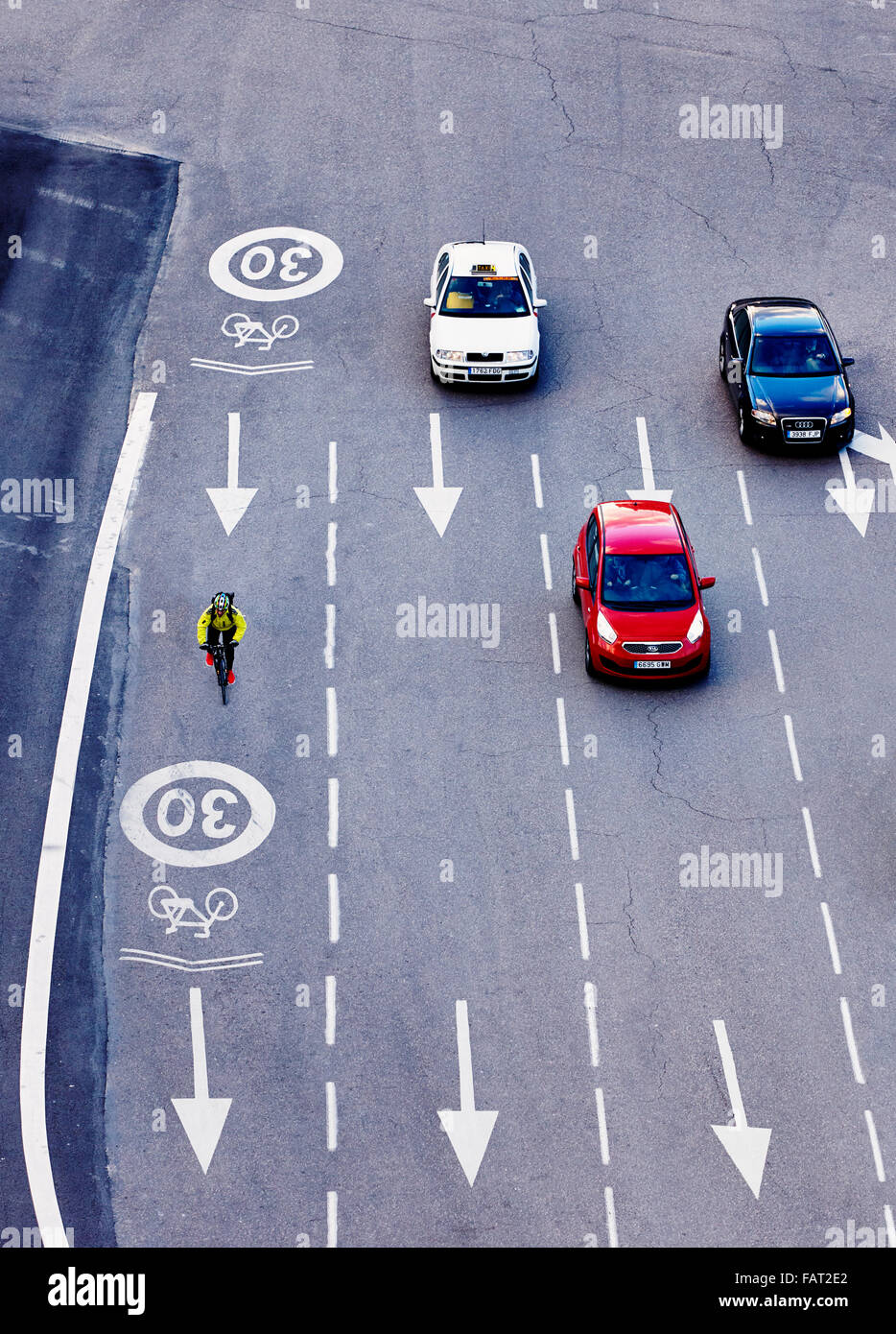 Zyklus Spur Teilen des Straßenverkehrs am Cibeles-Platz. Madrid. Spanien Stockfoto