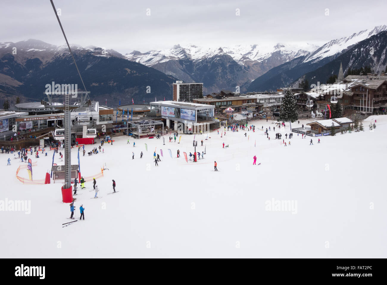 Courchevel 1850 Schnee sicher Resort an Silvester während einer Periode der niedrigen Wintertemperaturen Schneefall in den französischen Alpen - 2015 Stockfoto