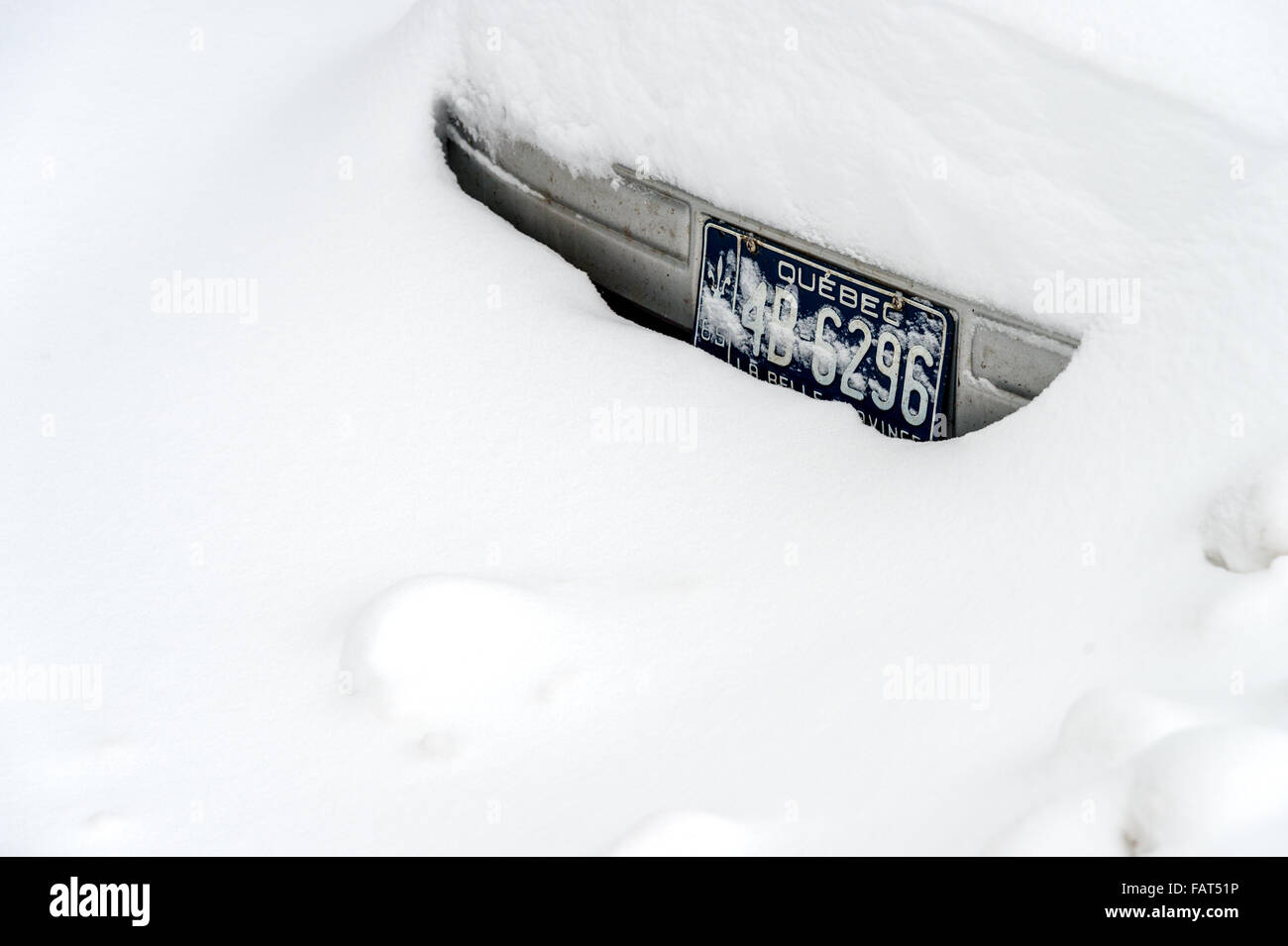 Quebec-Kfz-Kennzeichen mit Schnee im Winter Stockfoto