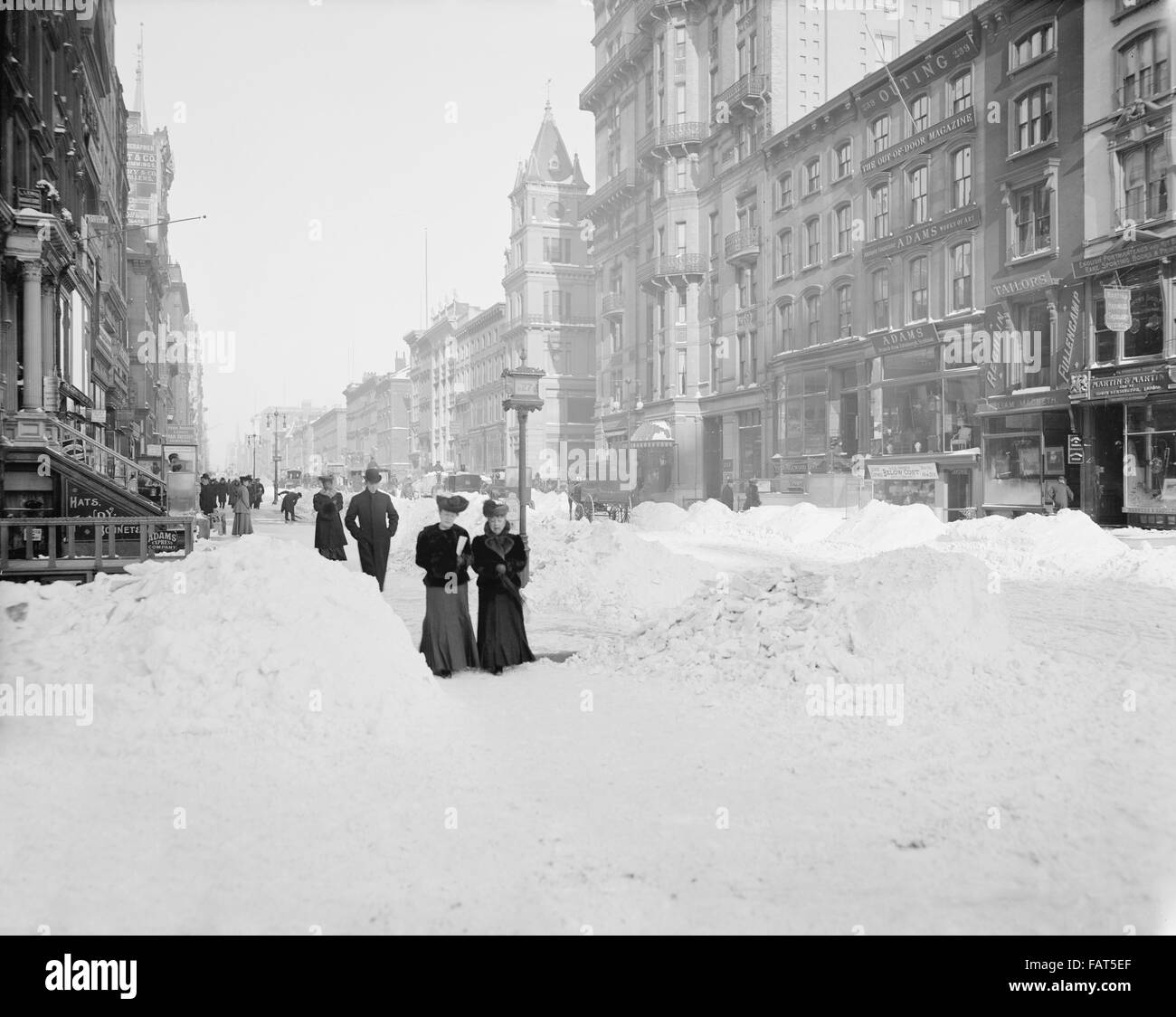 Fifth Avenue nach Schneesturm, New York City, USA, ca. 1905 Stockfoto