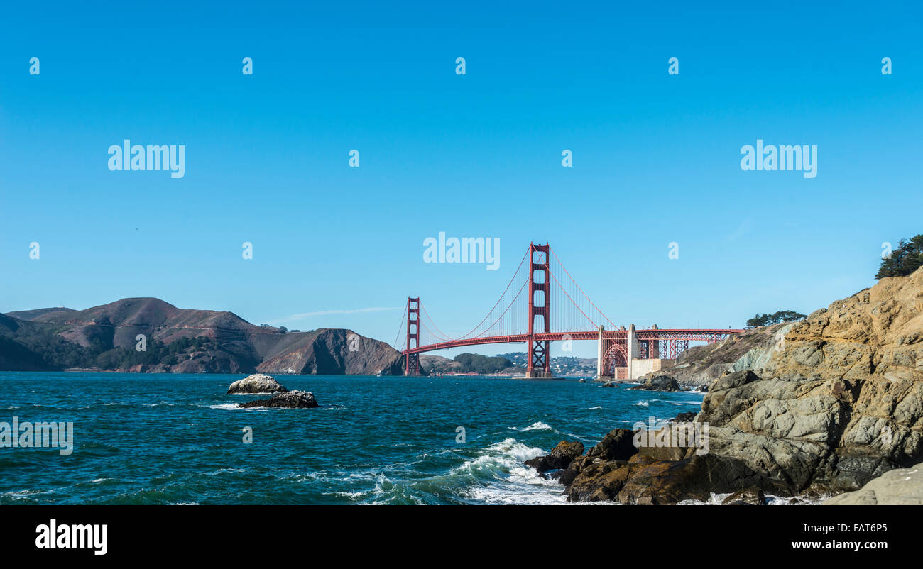 Golden Gate Bridge, Marshalls Strand, Felsenküste, San Francisco, USA Stockfoto