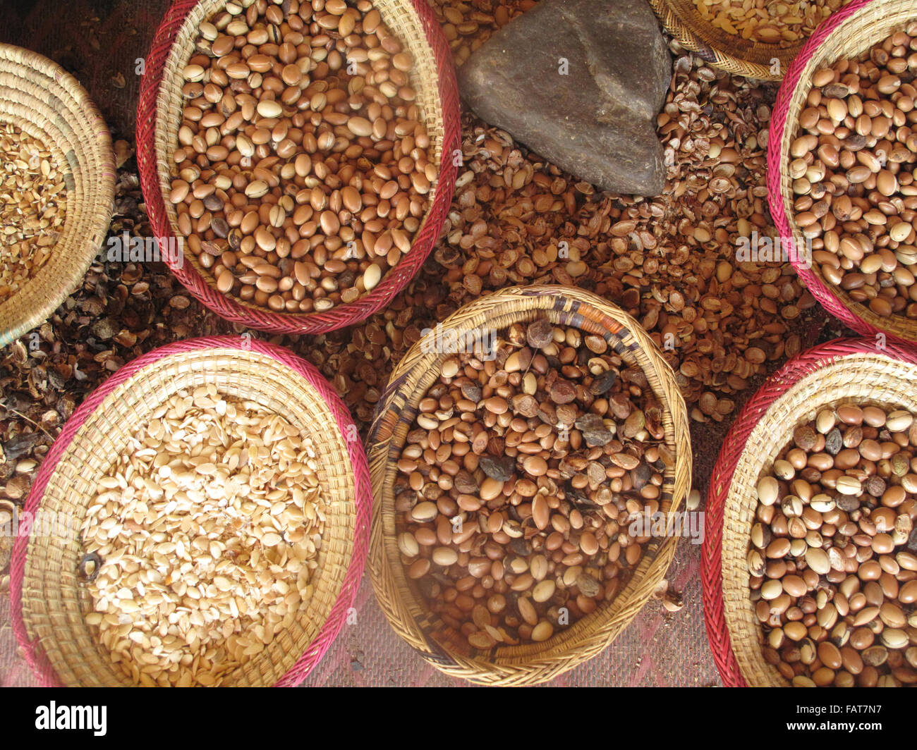 Körbe mit Bohnen und Hülsenfrüchte in Marokko Stockfoto