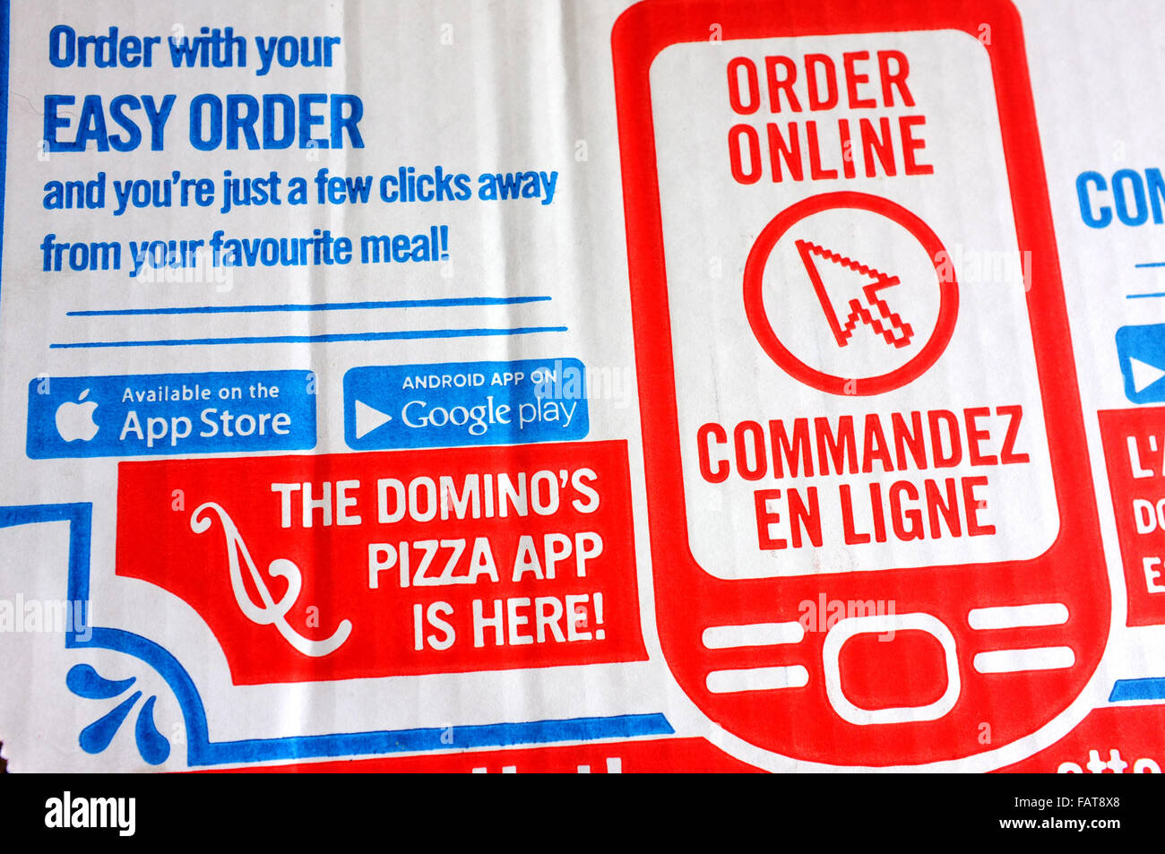 Dominos Pizzakarton mit einer Bestellung Online-Anzeige auf. Stockfoto