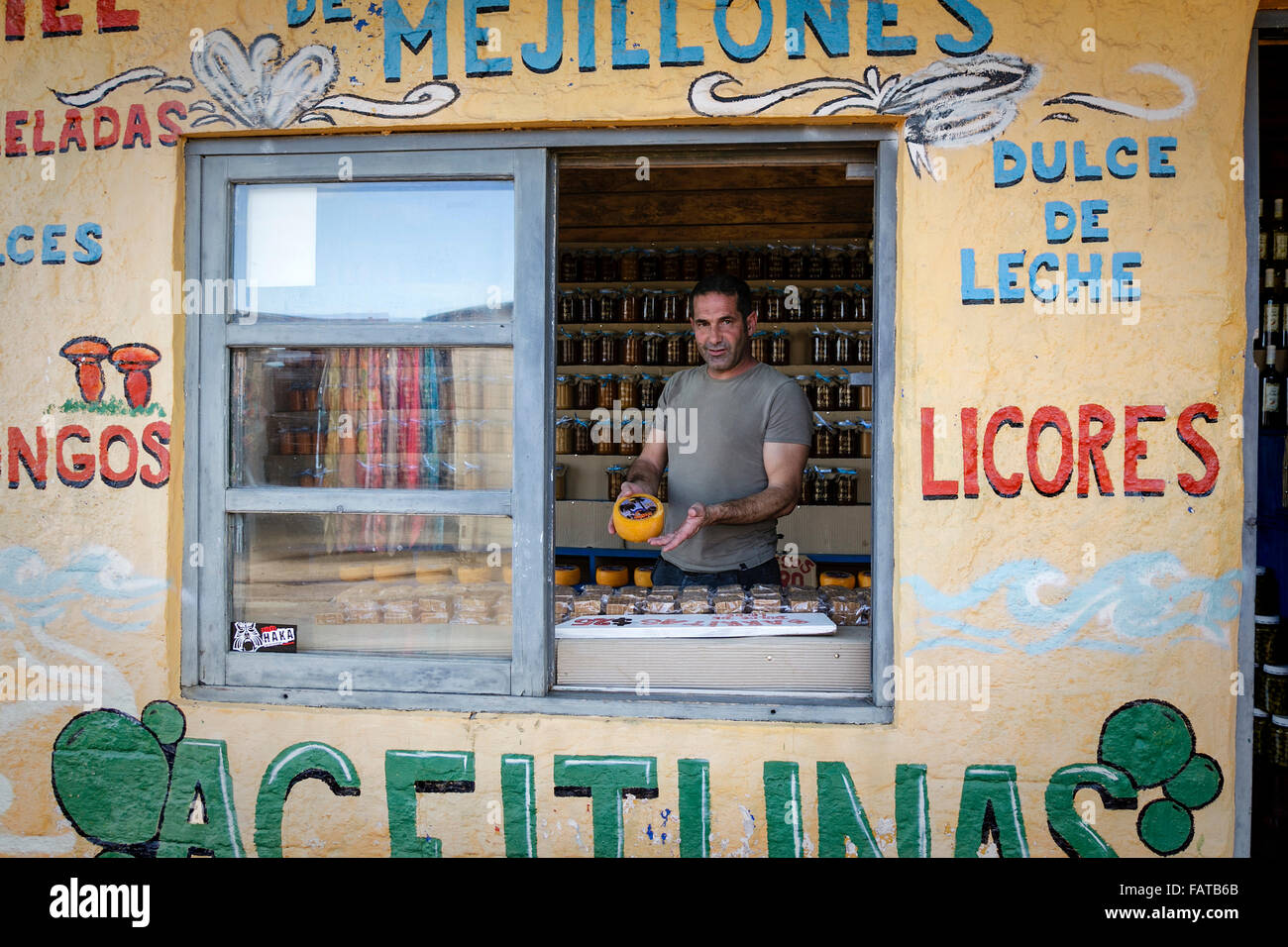 Lebensmittelhändler Shop in Punta del Diablo. Uruguay Stockfoto