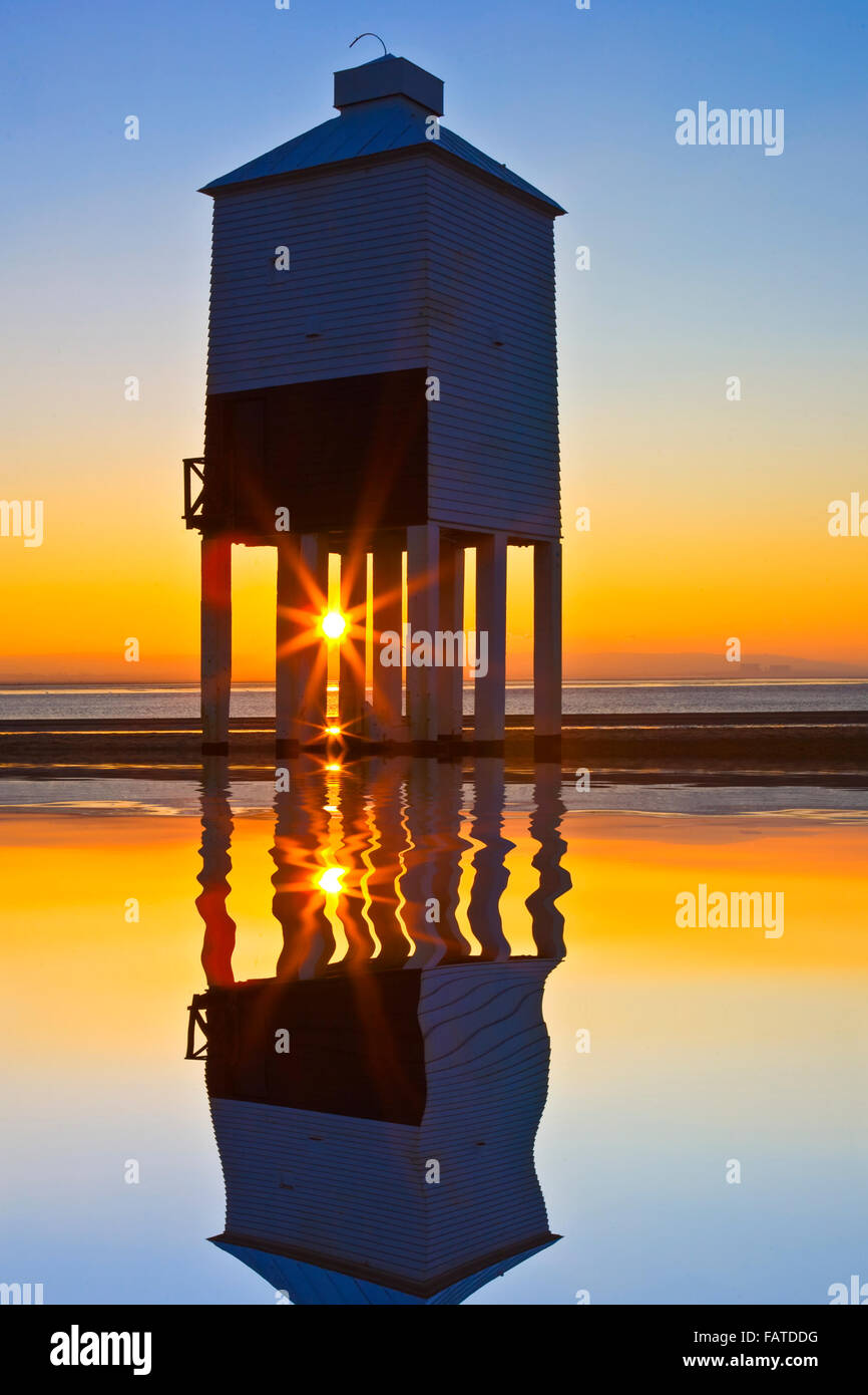 Burnham-on-Sea neun Bein niedrigen Leuchtturm bei Sonnenuntergang Stockfoto