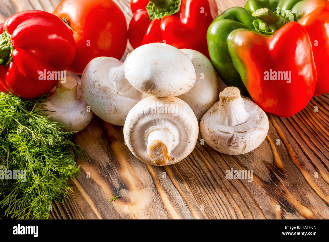 Gemüse auf dem hölzernen Hintergrund. Stockfoto