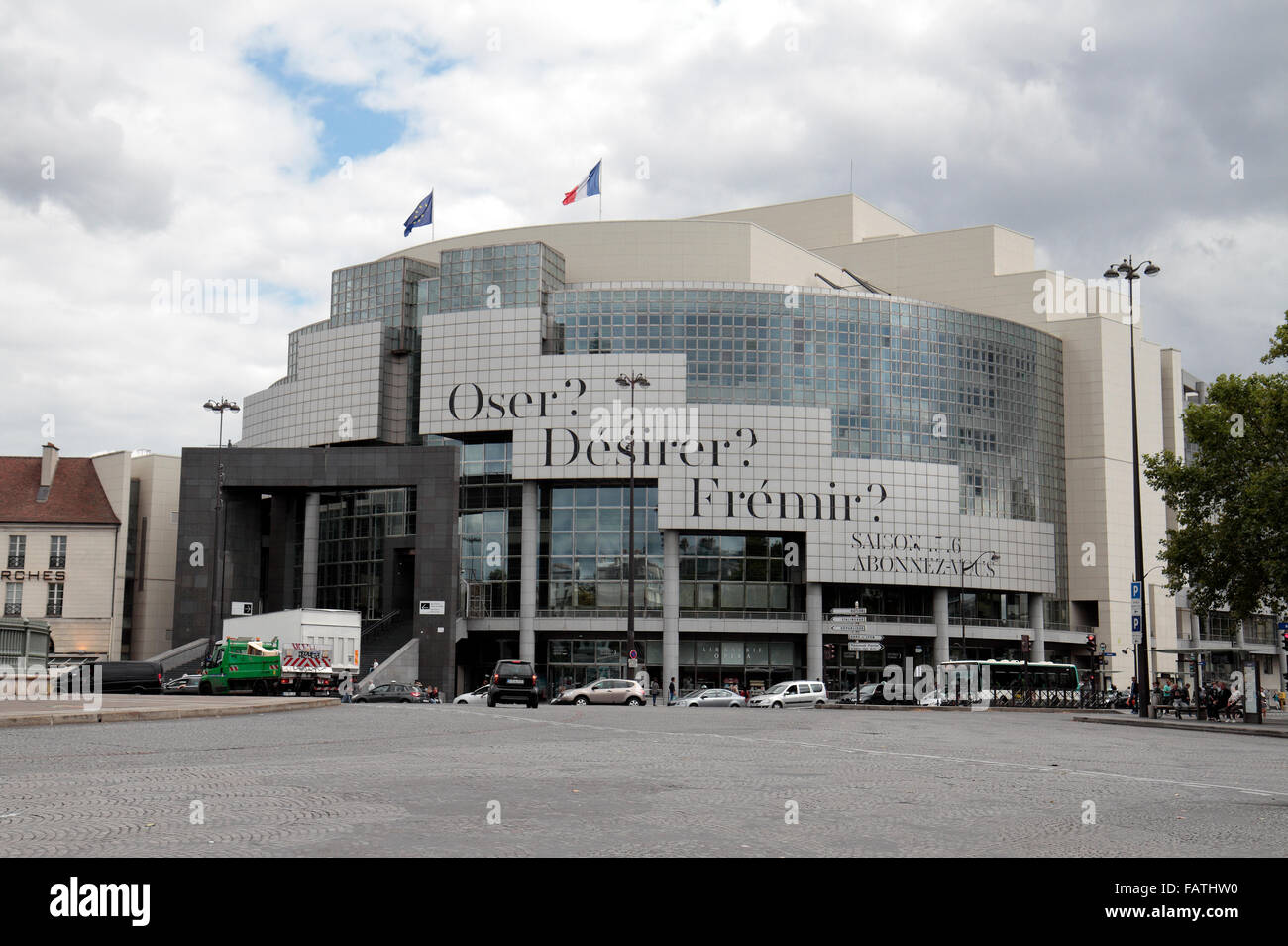 Die Opéra de Bastille, entworfen von Carlos Ott, Paris, Frankreich. Stockfoto