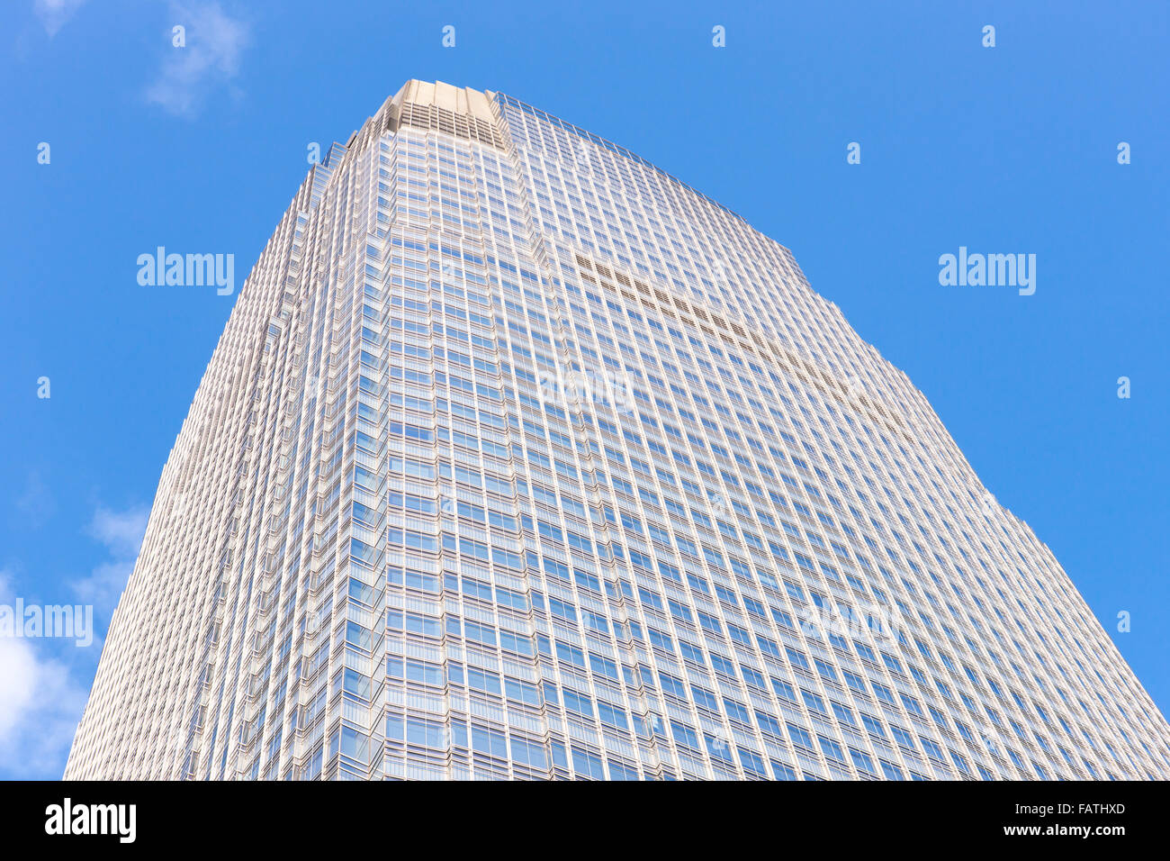 Ein Blick hinauf von 30 Hudson Street / der Goldman-Sachs-Turm in Jersey City, das höchste Gebäude in New Jersey. Stockfoto