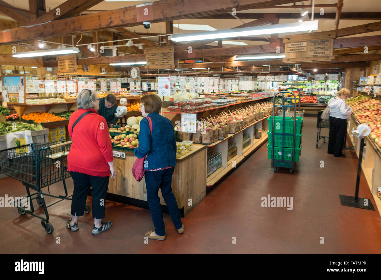 Einkaufen im Bishops Orchards Store in Guilford CT Stockfoto