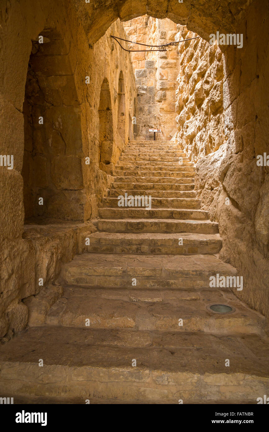 Die inneren Hallen der historischen Ajlun Burg im Haschemitischen Königreich Jordanien Nahost. Stockfoto